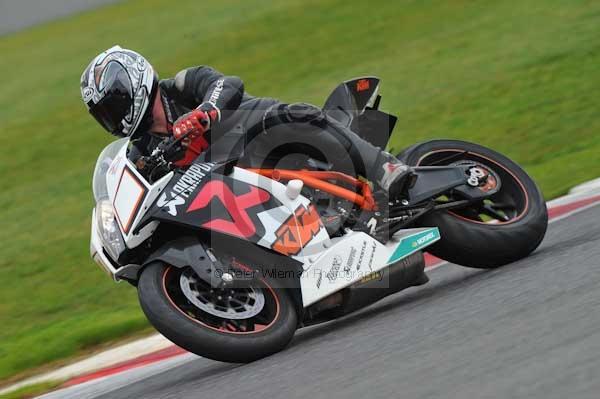 Motorcycle action photographs;Silverstone circuit;Silverstone photographs;Trackday digital images;event digital images;eventdigitalimages;no limits trackday;peter wileman photography;rockingham towcester northamptonshire;trackday;trackday photos