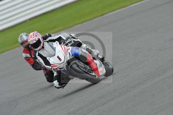 Motorcycle action photographs;Silverstone circuit;Silverstone photographs;Trackday digital images;event digital images;eventdigitalimages;no limits trackday;peter wileman photography;rockingham towcester northamptonshire;trackday;trackday photos