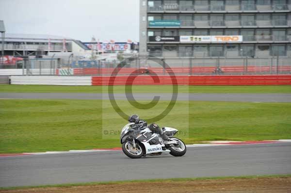 Motorcycle action photographs;Silverstone circuit;Silverstone photographs;Trackday digital images;event digital images;eventdigitalimages;no limits trackday;peter wileman photography;rockingham towcester northamptonshire;trackday;trackday photos