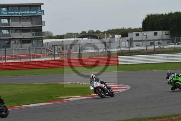 Motorcycle action photographs;Silverstone circuit;Silverstone photographs;Trackday digital images;event digital images;eventdigitalimages;no limits trackday;peter wileman photography;rockingham towcester northamptonshire;trackday;trackday photos