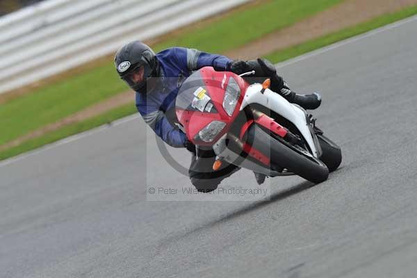 Motorcycle action photographs;Silverstone circuit;Silverstone photographs;Trackday digital images;event digital images;eventdigitalimages;no limits trackday;peter wileman photography;rockingham towcester northamptonshire;trackday;trackday photos