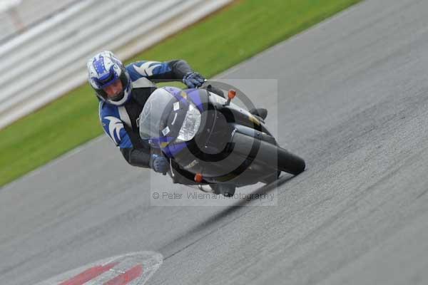 Motorcycle action photographs;Silverstone circuit;Silverstone photographs;Trackday digital images;event digital images;eventdigitalimages;no limits trackday;peter wileman photography;rockingham towcester northamptonshire;trackday;trackday photos