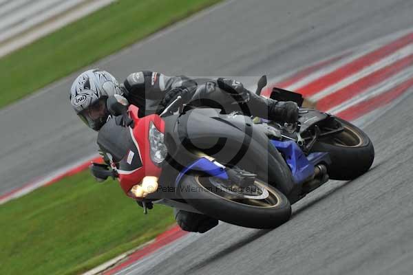 Motorcycle action photographs;Silverstone circuit;Silverstone photographs;Trackday digital images;event digital images;eventdigitalimages;no limits trackday;peter wileman photography;rockingham towcester northamptonshire;trackday;trackday photos