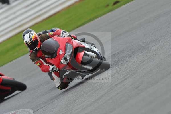 Motorcycle action photographs;Silverstone circuit;Silverstone photographs;Trackday digital images;event digital images;eventdigitalimages;no limits trackday;peter wileman photography;rockingham towcester northamptonshire;trackday;trackday photos