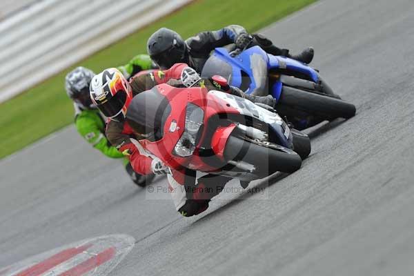 Motorcycle action photographs;Silverstone circuit;Silverstone photographs;Trackday digital images;event digital images;eventdigitalimages;no limits trackday;peter wileman photography;rockingham towcester northamptonshire;trackday;trackday photos