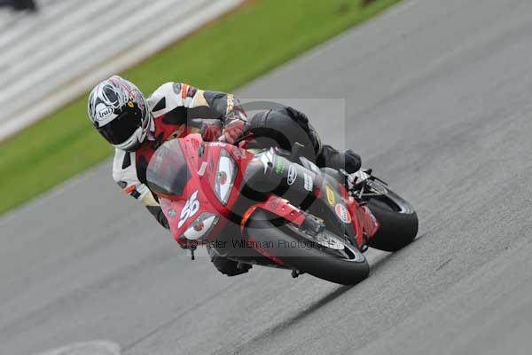 Motorcycle action photographs;Silverstone circuit;Silverstone photographs;Trackday digital images;event digital images;eventdigitalimages;no limits trackday;peter wileman photography;rockingham towcester northamptonshire;trackday;trackday photos