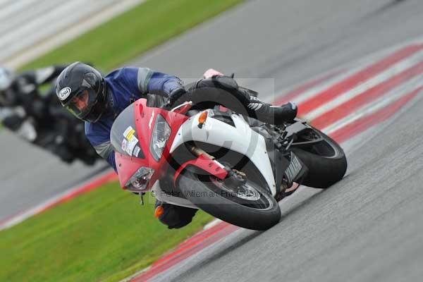 Motorcycle action photographs;Silverstone circuit;Silverstone photographs;Trackday digital images;event digital images;eventdigitalimages;no limits trackday;peter wileman photography;rockingham towcester northamptonshire;trackday;trackday photos