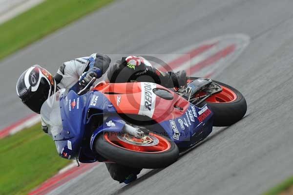 Motorcycle action photographs;Silverstone circuit;Silverstone photographs;Trackday digital images;event digital images;eventdigitalimages;no limits trackday;peter wileman photography;rockingham towcester northamptonshire;trackday;trackday photos