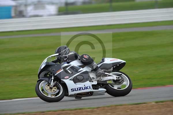 Motorcycle action photographs;Silverstone circuit;Silverstone photographs;Trackday digital images;event digital images;eventdigitalimages;no limits trackday;peter wileman photography;rockingham towcester northamptonshire;trackday;trackday photos