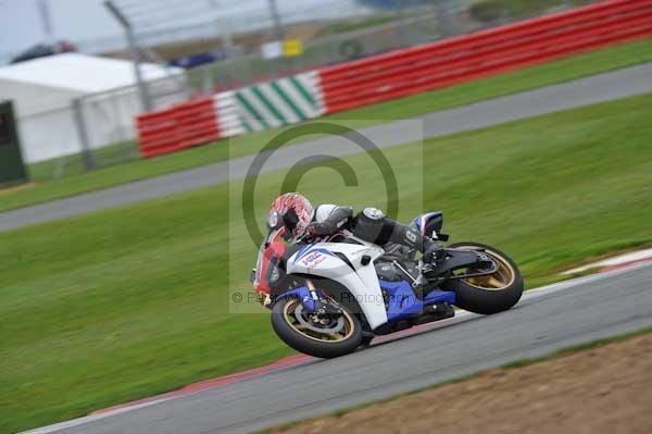 Motorcycle action photographs;Silverstone circuit;Silverstone photographs;Trackday digital images;event digital images;eventdigitalimages;no limits trackday;peter wileman photography;rockingham towcester northamptonshire;trackday;trackday photos