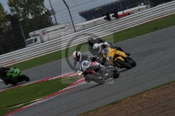 Motorcycle action photographs;Silverstone circuit;Silverstone photographs;Trackday digital images;event digital images;eventdigitalimages;no limits trackday;peter wileman photography;rockingham towcester northamptonshire;trackday;trackday photos