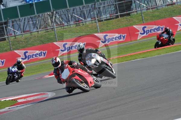 Motorcycle action photographs;Silverstone circuit;Silverstone photographs;Trackday digital images;event digital images;eventdigitalimages;no limits trackday;peter wileman photography;rockingham towcester northamptonshire;trackday;trackday photos