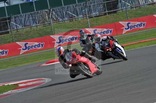 Motorcycle action photographs;Silverstone circuit;Silverstone photographs;Trackday digital images;event digital images;eventdigitalimages;no limits trackday;peter wileman photography;rockingham towcester northamptonshire;trackday;trackday photos