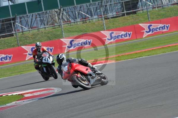 Motorcycle action photographs;Silverstone circuit;Silverstone photographs;Trackday digital images;event digital images;eventdigitalimages;no limits trackday;peter wileman photography;rockingham towcester northamptonshire;trackday;trackday photos