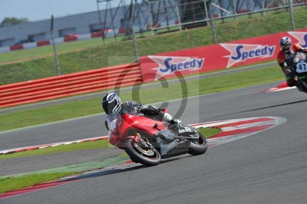 Motorcycle action photographs;Silverstone circuit;Silverstone photographs;Trackday digital images;event digital images;eventdigitalimages;no limits trackday;peter wileman photography;rockingham towcester northamptonshire;trackday;trackday photos