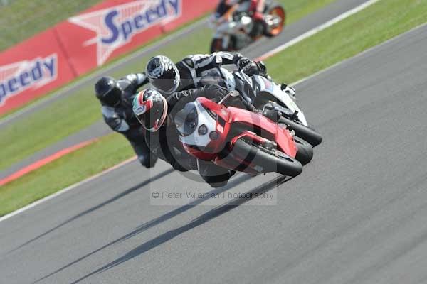 Motorcycle action photographs;Silverstone circuit;Silverstone photographs;Trackday digital images;event digital images;eventdigitalimages;no limits trackday;peter wileman photography;rockingham towcester northamptonshire;trackday;trackday photos