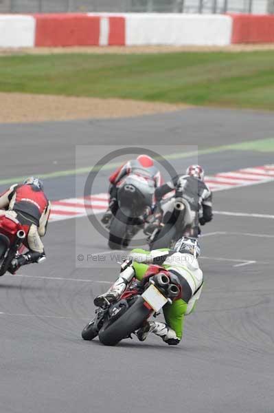 Motorcycle action photographs;Silverstone circuit;Silverstone photographs;Trackday digital images;event digital images;eventdigitalimages;no limits trackday;peter wileman photography;rockingham towcester northamptonshire;trackday;trackday photos