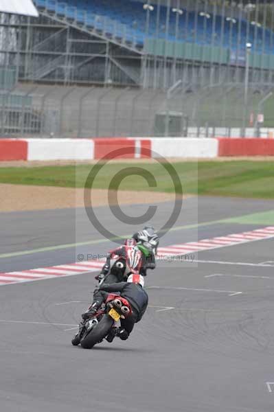 Motorcycle action photographs;Silverstone circuit;Silverstone photographs;Trackday digital images;event digital images;eventdigitalimages;no limits trackday;peter wileman photography;rockingham towcester northamptonshire;trackday;trackday photos