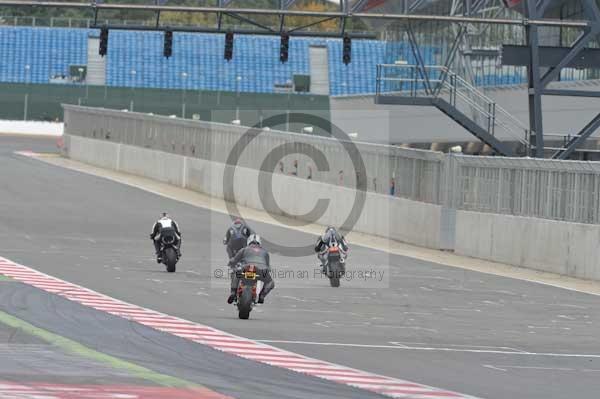 Motorcycle action photographs;Silverstone circuit;Silverstone photographs;Trackday digital images;event digital images;eventdigitalimages;no limits trackday;peter wileman photography;rockingham towcester northamptonshire;trackday;trackday photos