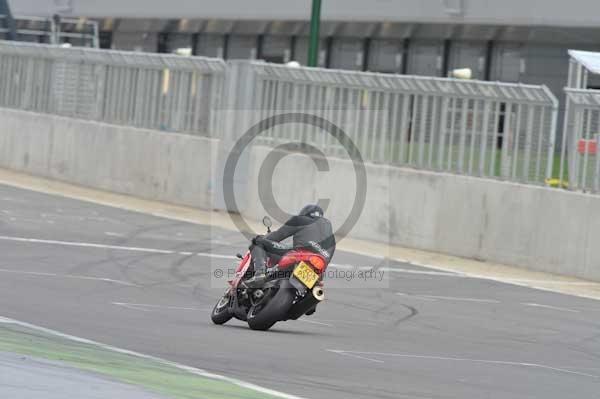 Motorcycle action photographs;Silverstone circuit;Silverstone photographs;Trackday digital images;event digital images;eventdigitalimages;no limits trackday;peter wileman photography;rockingham towcester northamptonshire;trackday;trackday photos