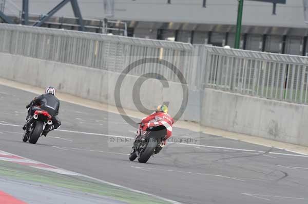 Motorcycle action photographs;Silverstone circuit;Silverstone photographs;Trackday digital images;event digital images;eventdigitalimages;no limits trackday;peter wileman photography;rockingham towcester northamptonshire;trackday;trackday photos