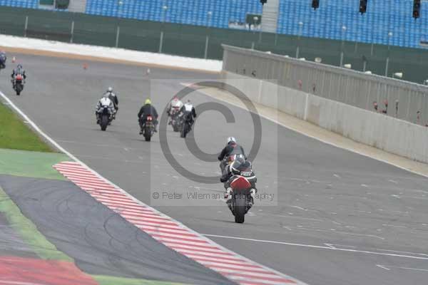 Motorcycle action photographs;Silverstone circuit;Silverstone photographs;Trackday digital images;event digital images;eventdigitalimages;no limits trackday;peter wileman photography;rockingham towcester northamptonshire;trackday;trackday photos