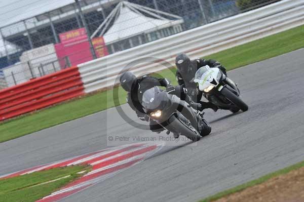 Motorcycle action photographs;Silverstone circuit;Silverstone photographs;Trackday digital images;event digital images;eventdigitalimages;no limits trackday;peter wileman photography;rockingham towcester northamptonshire;trackday;trackday photos