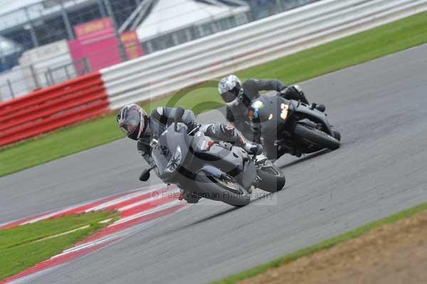 Motorcycle action photographs;Silverstone circuit;Silverstone photographs;Trackday digital images;event digital images;eventdigitalimages;no limits trackday;peter wileman photography;rockingham towcester northamptonshire;trackday;trackday photos