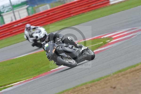 Motorcycle action photographs;Silverstone circuit;Silverstone photographs;Trackday digital images;event digital images;eventdigitalimages;no limits trackday;peter wileman photography;rockingham towcester northamptonshire;trackday;trackday photos