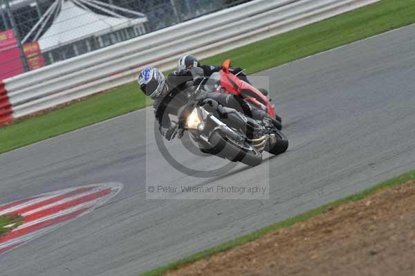 Motorcycle action photographs;Silverstone circuit;Silverstone photographs;Trackday digital images;event digital images;eventdigitalimages;no limits trackday;peter wileman photography;rockingham towcester northamptonshire;trackday;trackday photos