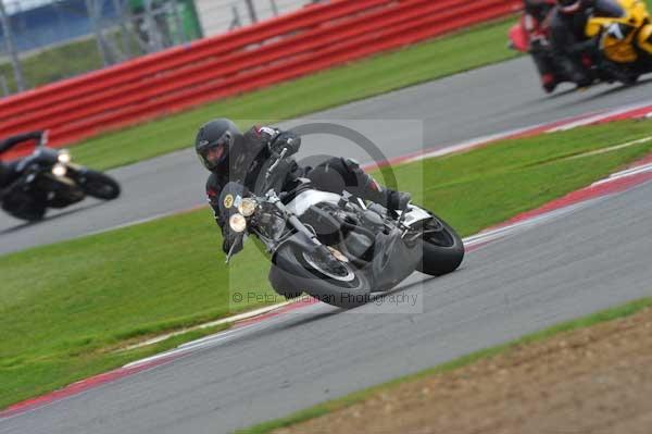 Motorcycle action photographs;Silverstone circuit;Silverstone photographs;Trackday digital images;event digital images;eventdigitalimages;no limits trackday;peter wileman photography;rockingham towcester northamptonshire;trackday;trackday photos