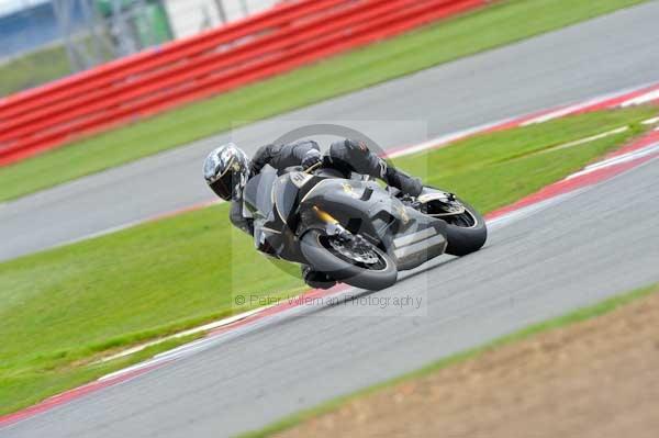 Motorcycle action photographs;Silverstone circuit;Silverstone photographs;Trackday digital images;event digital images;eventdigitalimages;no limits trackday;peter wileman photography;rockingham towcester northamptonshire;trackday;trackday photos