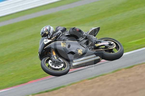 Motorcycle action photographs;Silverstone circuit;Silverstone photographs;Trackday digital images;event digital images;eventdigitalimages;no limits trackday;peter wileman photography;rockingham towcester northamptonshire;trackday;trackday photos