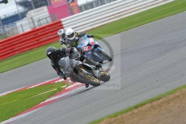 Motorcycle action photographs;Silverstone circuit;Silverstone photographs;Trackday digital images;event digital images;eventdigitalimages;no limits trackday;peter wileman photography;rockingham towcester northamptonshire;trackday;trackday photos