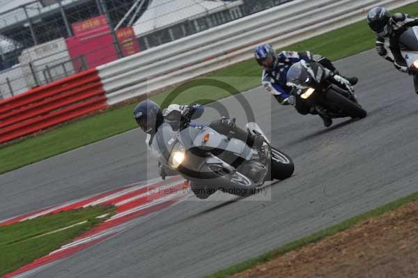 Motorcycle action photographs;Silverstone circuit;Silverstone photographs;Trackday digital images;event digital images;eventdigitalimages;no limits trackday;peter wileman photography;rockingham towcester northamptonshire;trackday;trackday photos