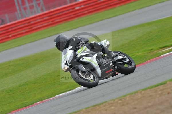 Motorcycle action photographs;Silverstone circuit;Silverstone photographs;Trackday digital images;event digital images;eventdigitalimages;no limits trackday;peter wileman photography;rockingham towcester northamptonshire;trackday;trackday photos