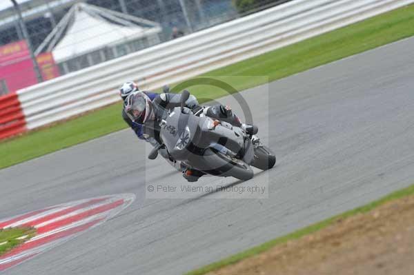 Motorcycle action photographs;Silverstone circuit;Silverstone photographs;Trackday digital images;event digital images;eventdigitalimages;no limits trackday;peter wileman photography;rockingham towcester northamptonshire;trackday;trackday photos