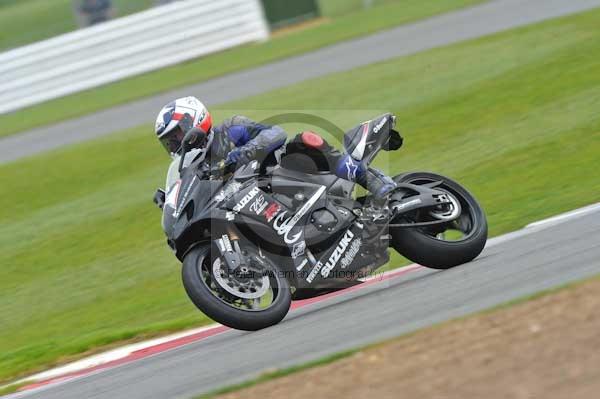 Motorcycle action photographs;Silverstone circuit;Silverstone photographs;Trackday digital images;event digital images;eventdigitalimages;no limits trackday;peter wileman photography;rockingham towcester northamptonshire;trackday;trackday photos