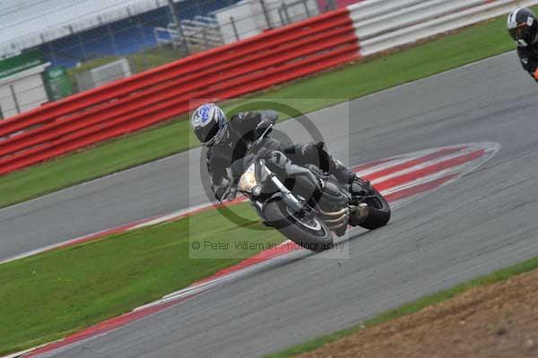 Motorcycle action photographs;Silverstone circuit;Silverstone photographs;Trackday digital images;event digital images;eventdigitalimages;no limits trackday;peter wileman photography;rockingham towcester northamptonshire;trackday;trackday photos