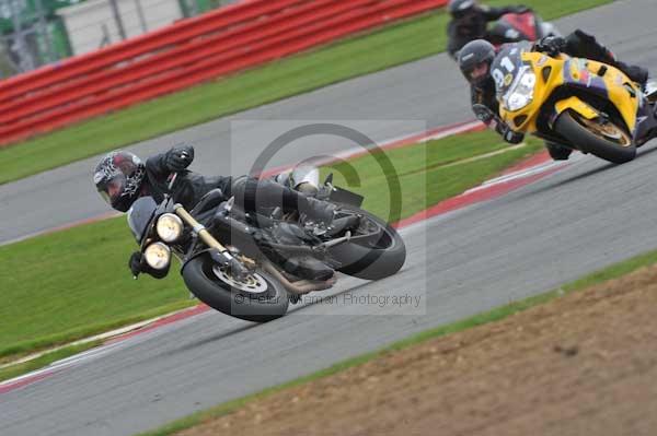 Motorcycle action photographs;Silverstone circuit;Silverstone photographs;Trackday digital images;event digital images;eventdigitalimages;no limits trackday;peter wileman photography;rockingham towcester northamptonshire;trackday;trackday photos