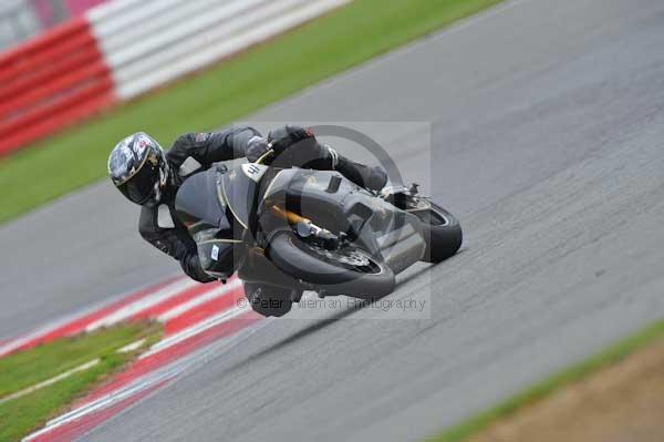 Motorcycle action photographs;Silverstone circuit;Silverstone photographs;Trackday digital images;event digital images;eventdigitalimages;no limits trackday;peter wileman photography;rockingham towcester northamptonshire;trackday;trackday photos