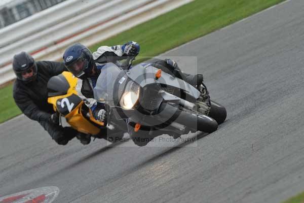 Motorcycle action photographs;Silverstone circuit;Silverstone photographs;Trackday digital images;event digital images;eventdigitalimages;no limits trackday;peter wileman photography;rockingham towcester northamptonshire;trackday;trackday photos