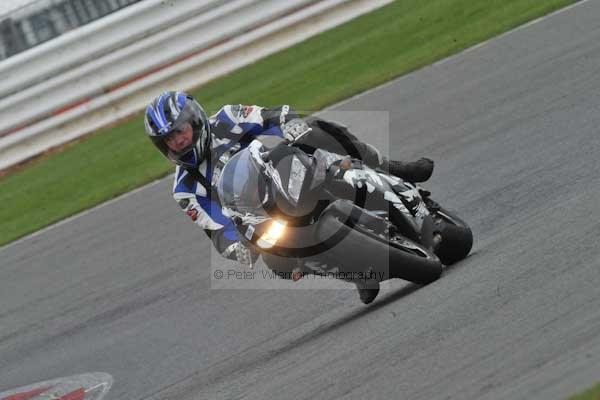 Motorcycle action photographs;Silverstone circuit;Silverstone photographs;Trackday digital images;event digital images;eventdigitalimages;no limits trackday;peter wileman photography;rockingham towcester northamptonshire;trackday;trackday photos