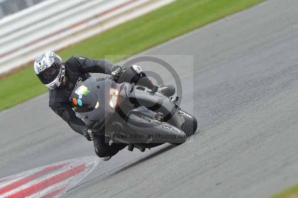 Motorcycle action photographs;Silverstone circuit;Silverstone photographs;Trackday digital images;event digital images;eventdigitalimages;no limits trackday;peter wileman photography;rockingham towcester northamptonshire;trackday;trackday photos