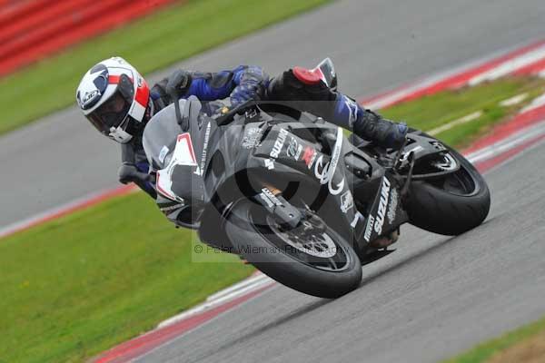 Motorcycle action photographs;Silverstone circuit;Silverstone photographs;Trackday digital images;event digital images;eventdigitalimages;no limits trackday;peter wileman photography;rockingham towcester northamptonshire;trackday;trackday photos