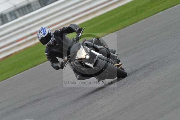 Motorcycle action photographs;Silverstone circuit;Silverstone photographs;Trackday digital images;event digital images;eventdigitalimages;no limits trackday;peter wileman photography;rockingham towcester northamptonshire;trackday;trackday photos