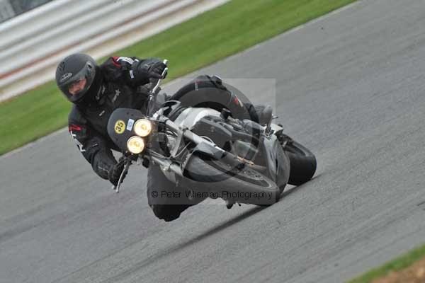 Motorcycle action photographs;Silverstone circuit;Silverstone photographs;Trackday digital images;event digital images;eventdigitalimages;no limits trackday;peter wileman photography;rockingham towcester northamptonshire;trackday;trackday photos