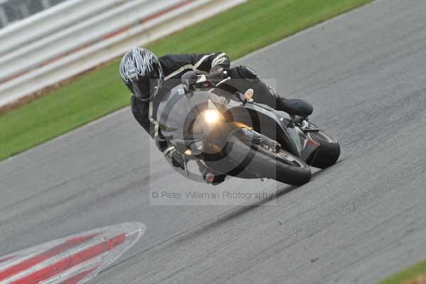 Motorcycle action photographs;Silverstone circuit;Silverstone photographs;Trackday digital images;event digital images;eventdigitalimages;no limits trackday;peter wileman photography;rockingham towcester northamptonshire;trackday;trackday photos