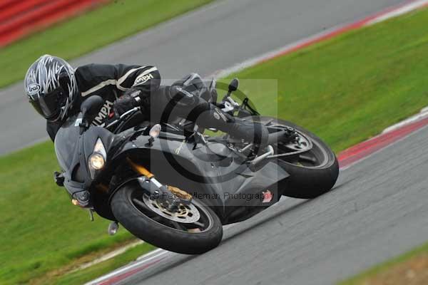 Motorcycle action photographs;Silverstone circuit;Silverstone photographs;Trackday digital images;event digital images;eventdigitalimages;no limits trackday;peter wileman photography;rockingham towcester northamptonshire;trackday;trackday photos