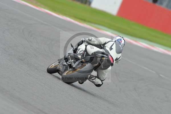 Motorcycle action photographs;Silverstone circuit;Silverstone photographs;Trackday digital images;event digital images;eventdigitalimages;no limits trackday;peter wileman photography;rockingham towcester northamptonshire;trackday;trackday photos